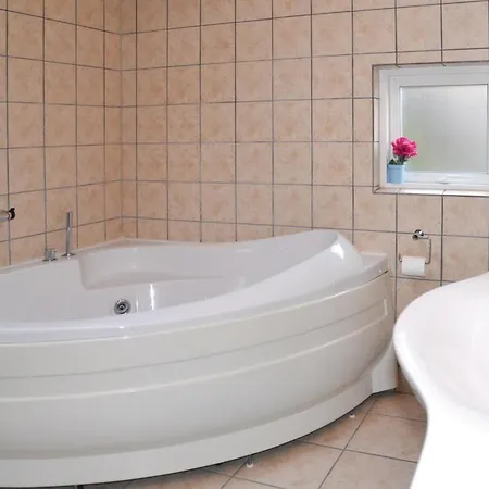 بيت للعطل Beautiful Home In Oksbol With Sauna